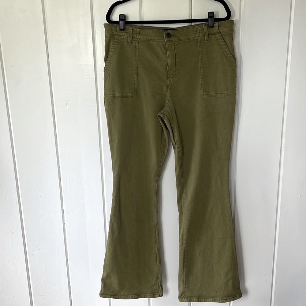 Kut from the Kloth Ana High-Rise Flare w/ Pork Chop Pockets army green size 18